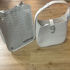 Lululemon leather sholder Bag